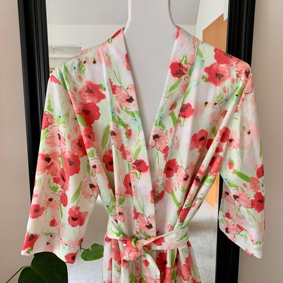 Cabernet Floral Robe - Picture 2 of 5